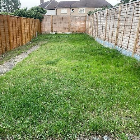 Apartamento Cosy Private Flat In London, Free Parking On Premise Carshalton Exterior foto